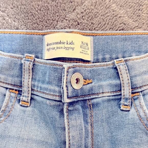 Abercrombie Kids Light Blue Skinny Jeans size 15/16 NWOT - Picture 2 of 7